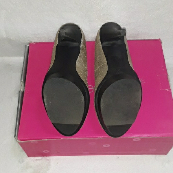 **SOLD** Silver Peep Toe Heels - Picture 6 of 11